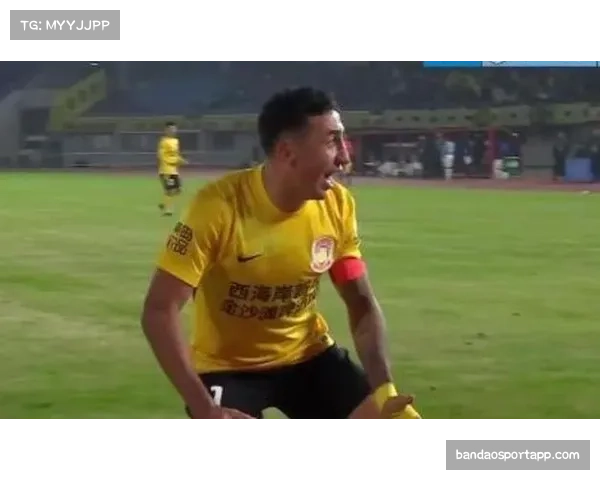 戴维森西海岸取赛季首胜 外援前锋打破球队进球荒 戴维森西海岸取赛季首胜 外援前锋打破球队进球荒